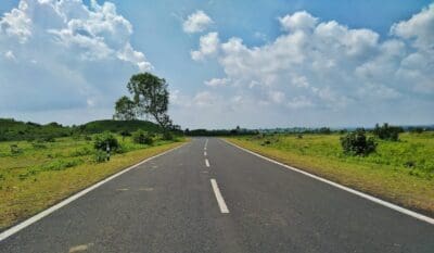 狭い門から入れ-マタイ7章13節 4 草原を通る道路