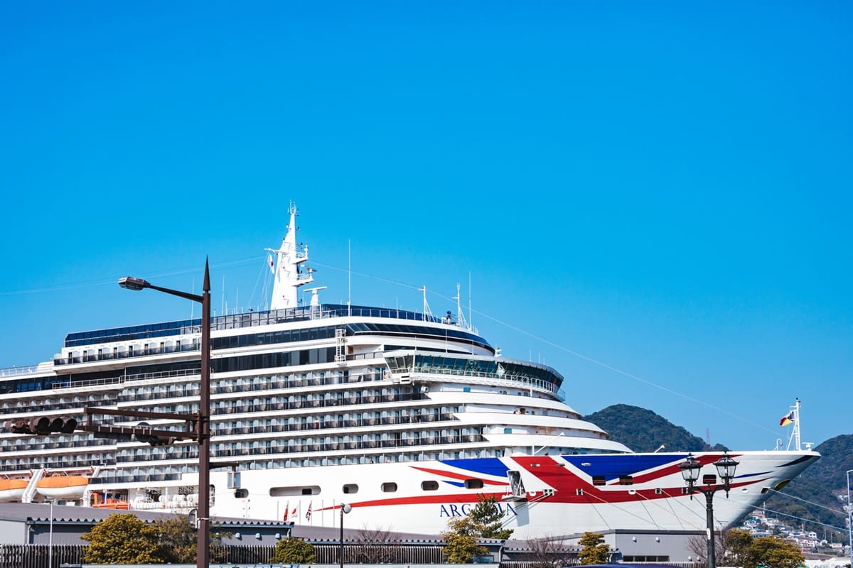 クルーズの大きな船